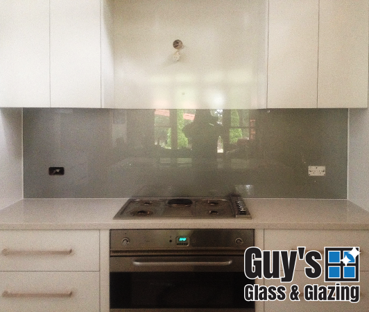 guys-glass-glazing-example-glass-splashback-trafalgar-2013-5